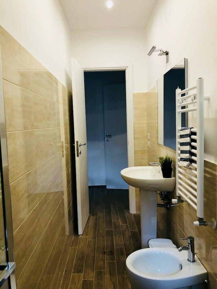 Фото White King Rooms