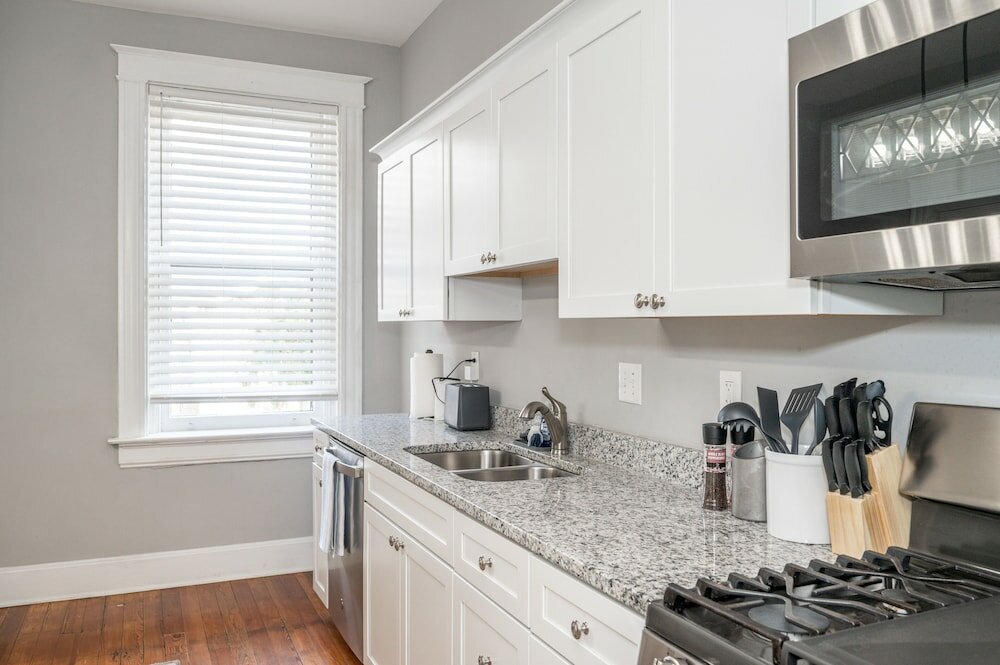 Фото Suites on Main 1