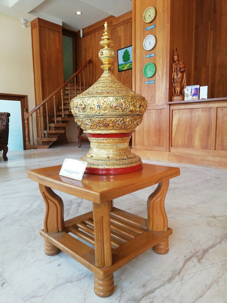 Фото Queen's Park Hotel