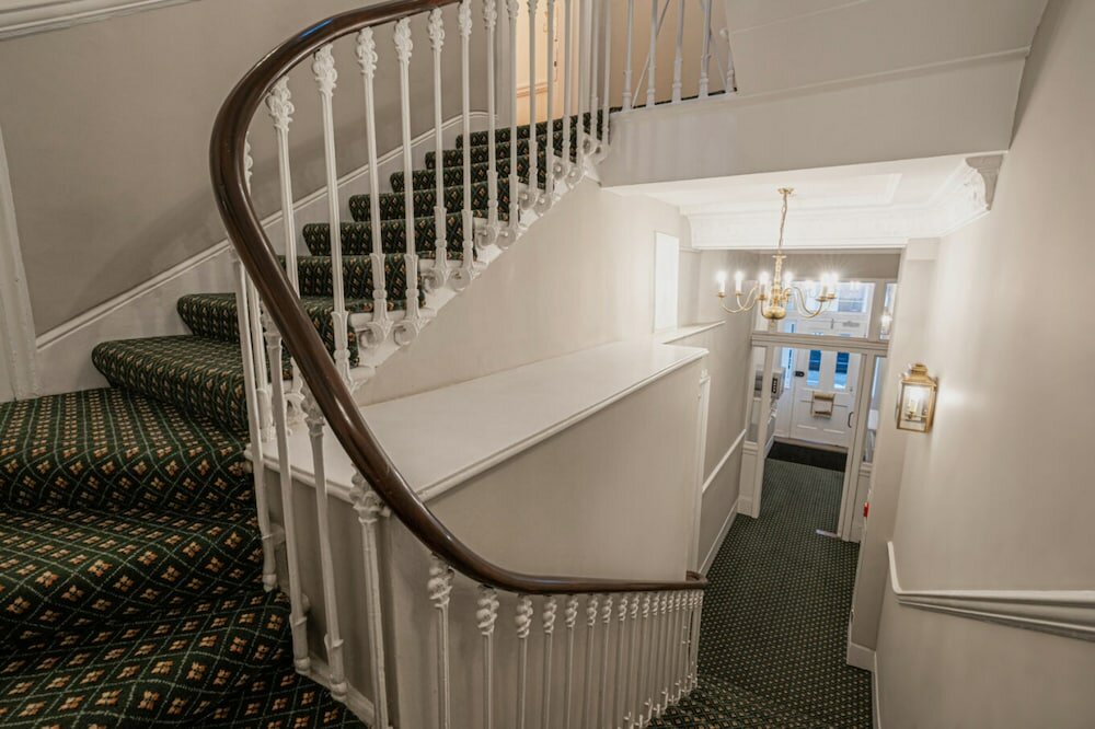 Фото Beautiful Belgravia Apartment by Underthedoormat