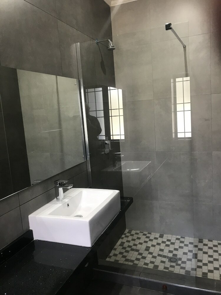 Фото La Orchard Hotel