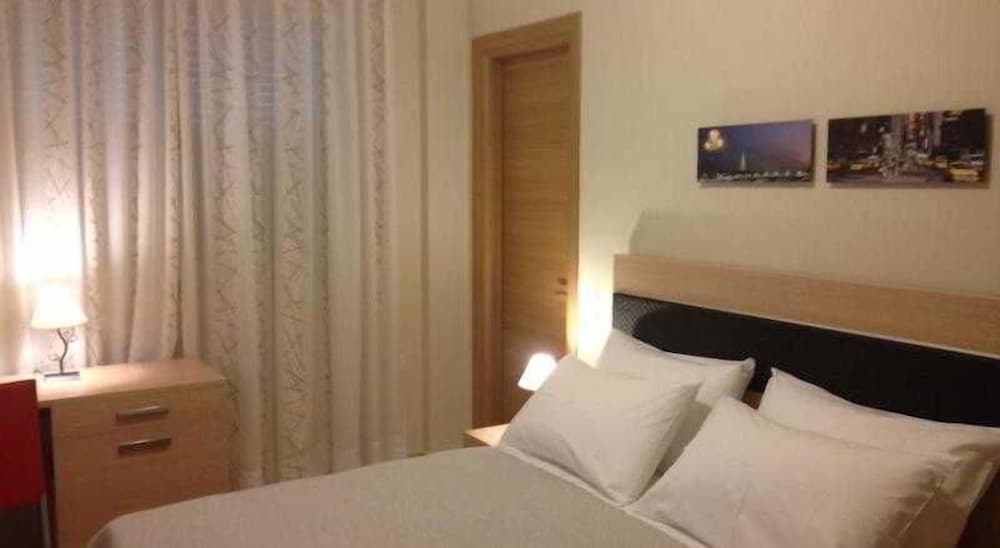 Фото Center Rooms Oresti