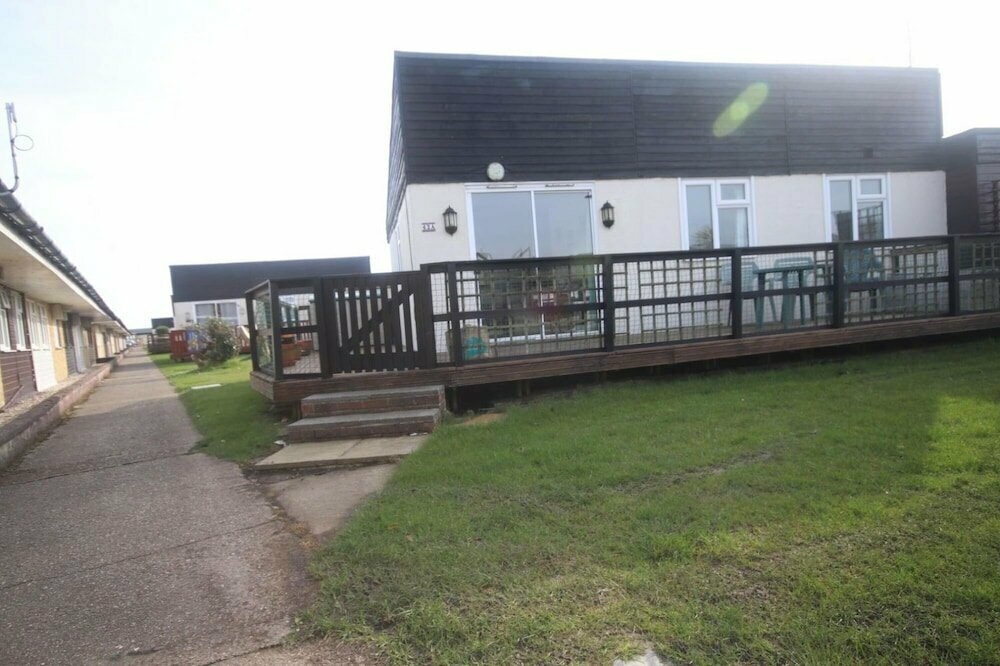 Hotel 11b Medmerry Park 2 Bedroom Chalet, England, photo