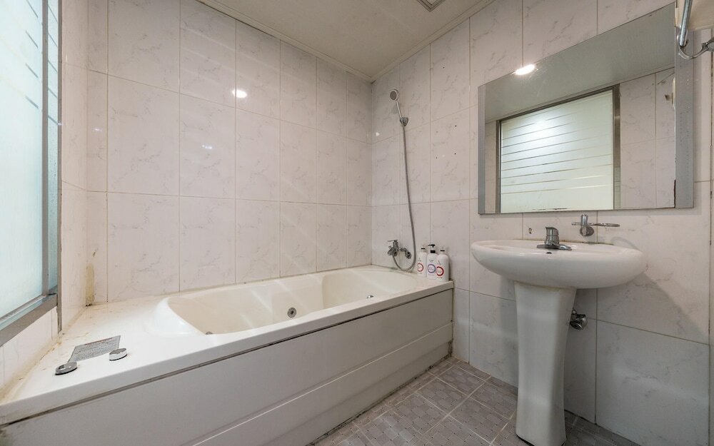 Фото Incheon Black Hole