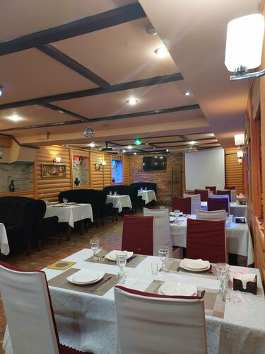 Vannadagi yosh ayolning surati