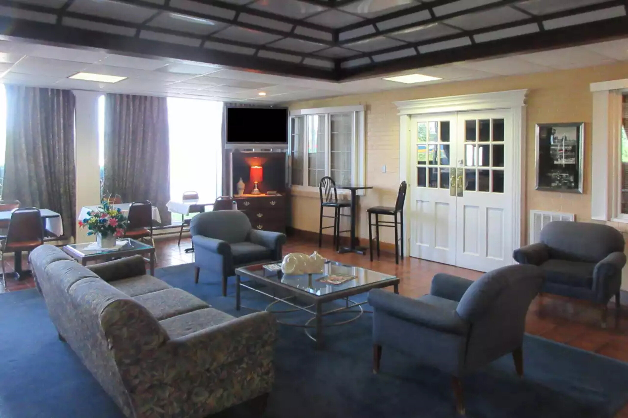 Фото Rodeway Inn & Suites