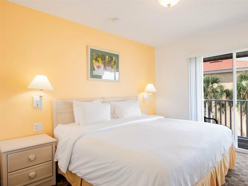 Фото Berkley Lake Townhomes