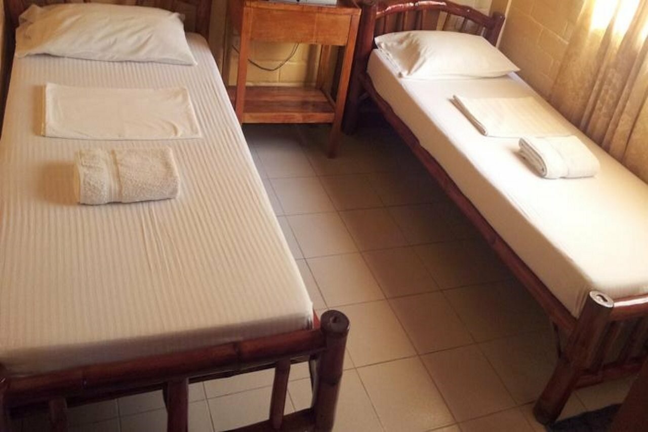 Фото Oyo 749 La Maria Pension And Tourist Inn Hotel