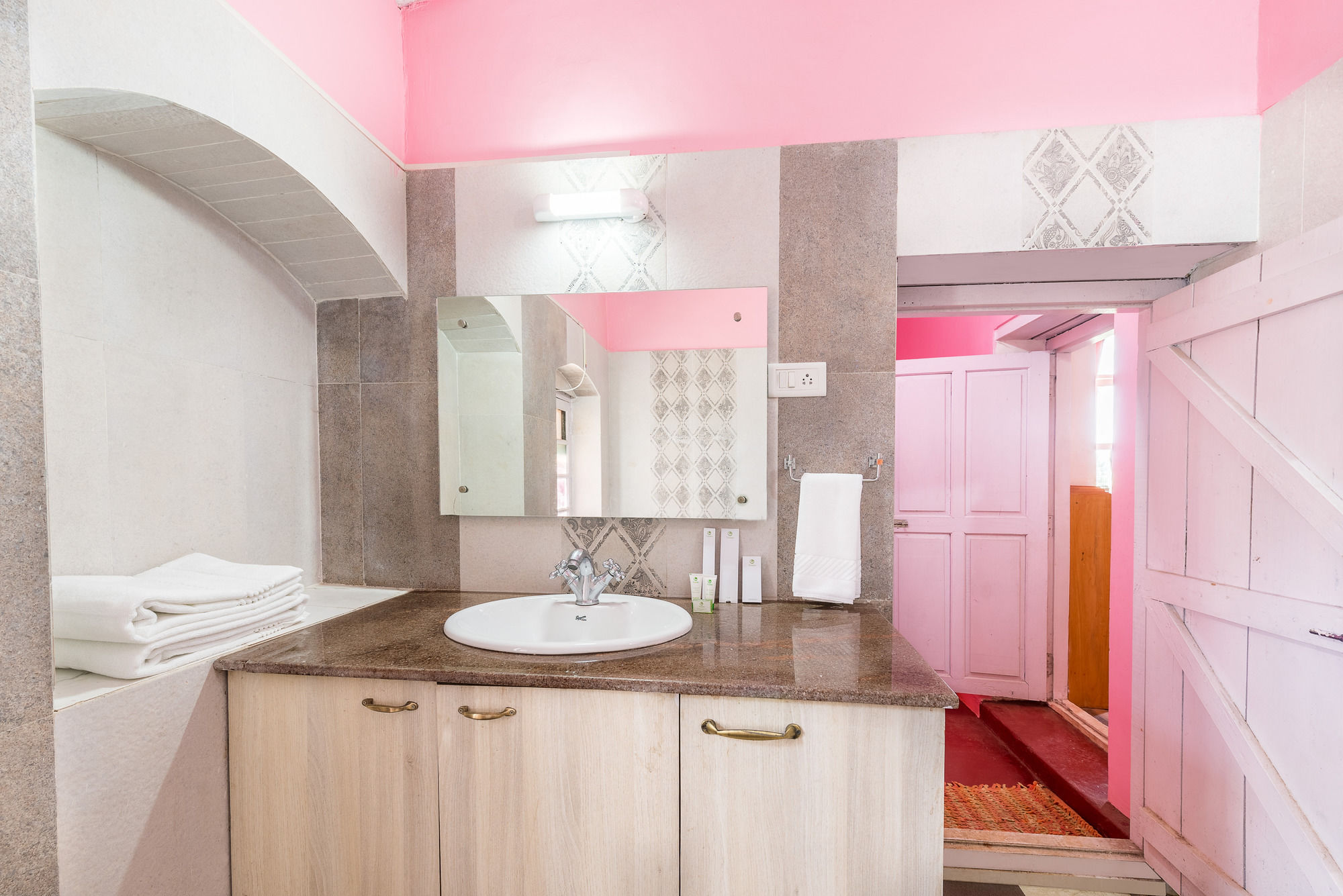 Фото Treebo Trip Rosefield Heritage