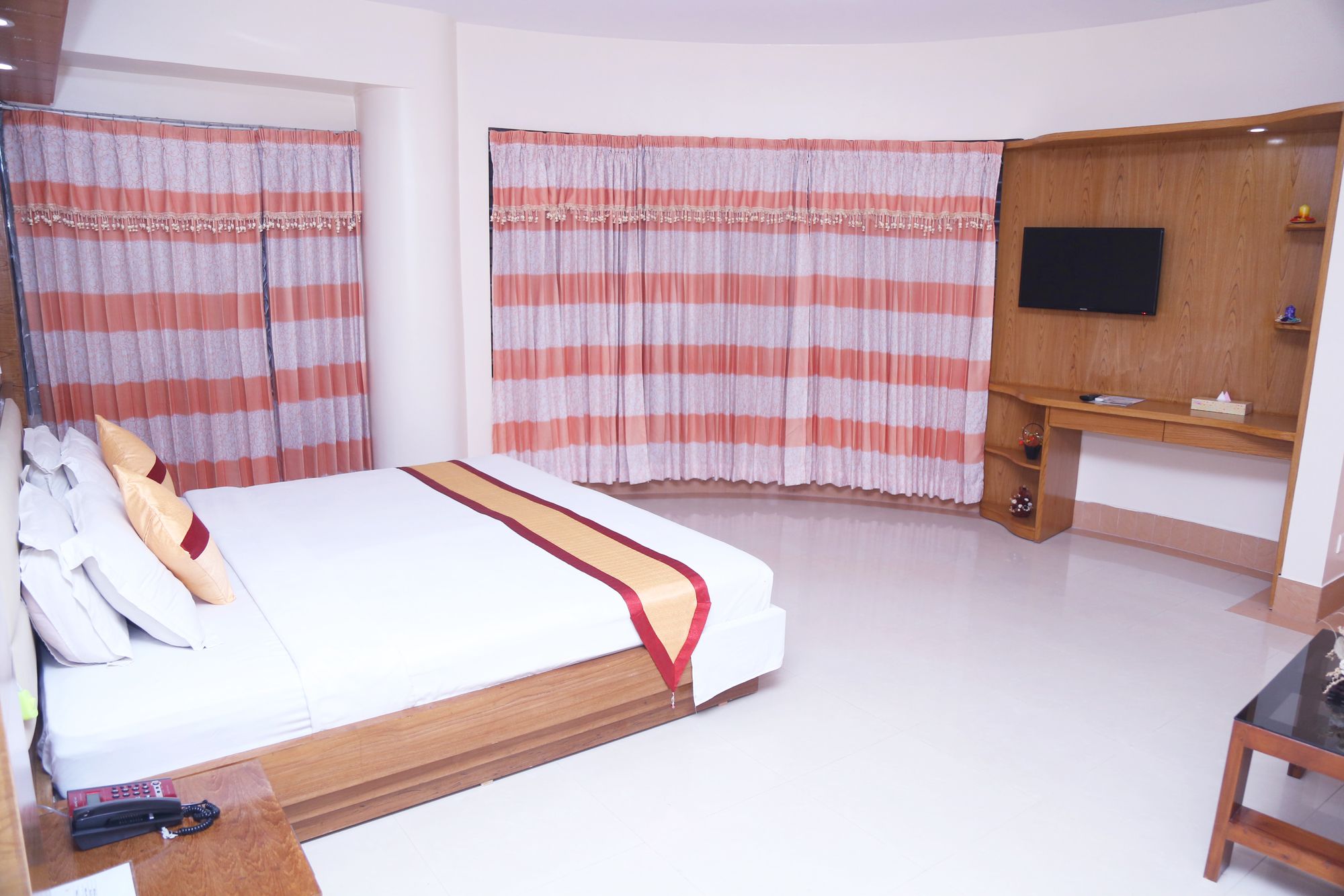 Фото Hotel Garden Inn