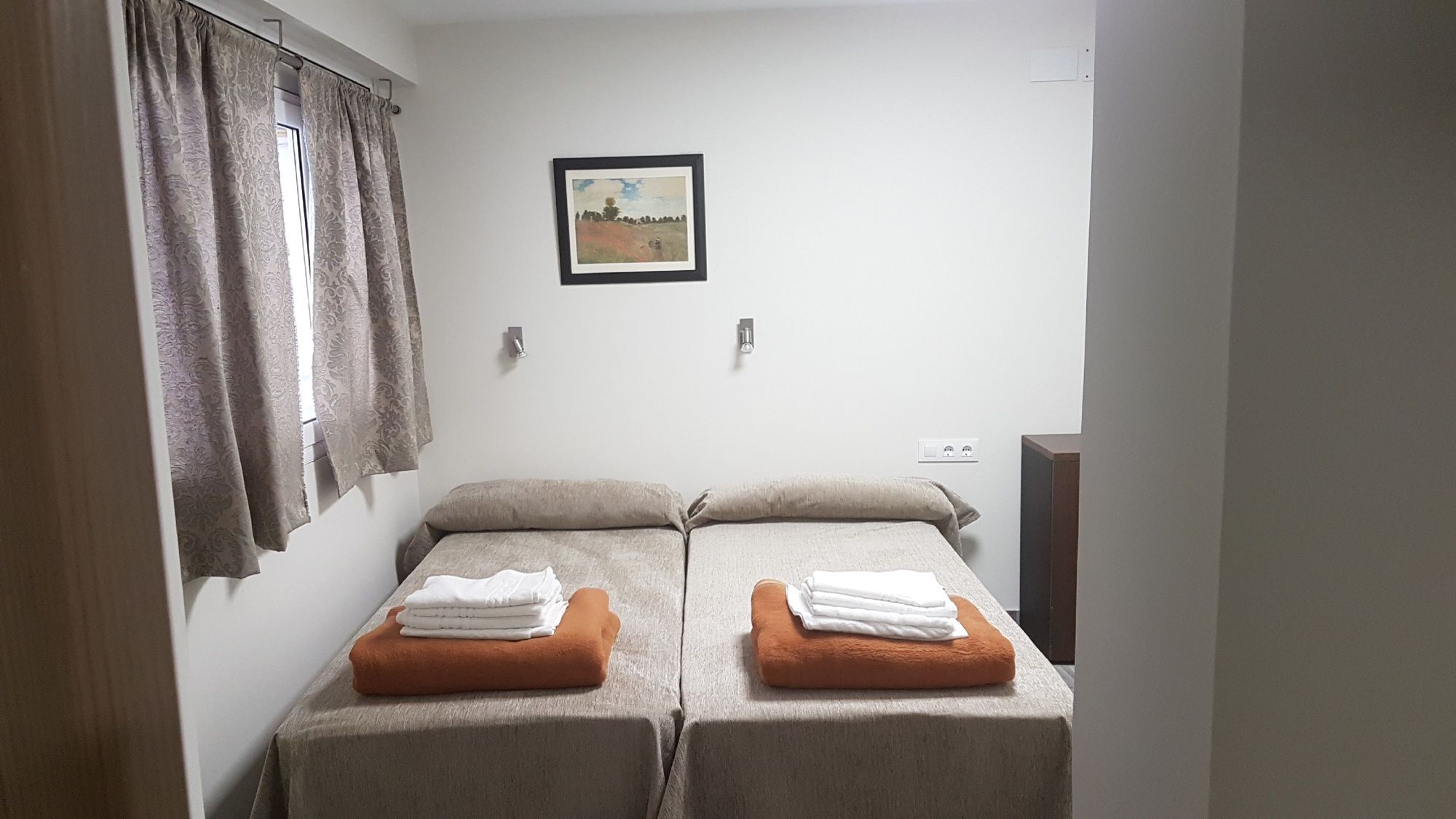 Фото Hostal Liwi