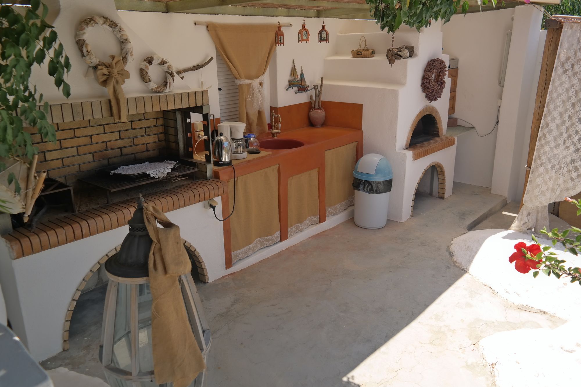 Фото Sun Rock Boutique Suites