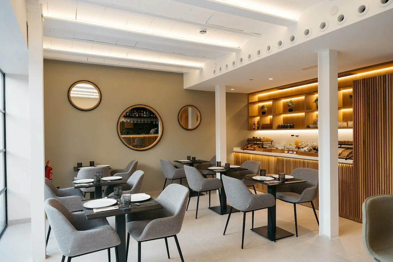 Фото Boutique Hotel Petit Montisión