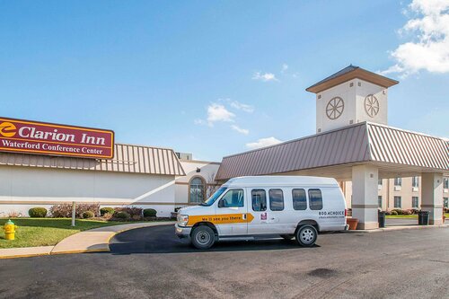 Гостиница Clarion Inn Elmhurst - Oak Brook near I-88, I-290, I-294 в Элмхерсте
