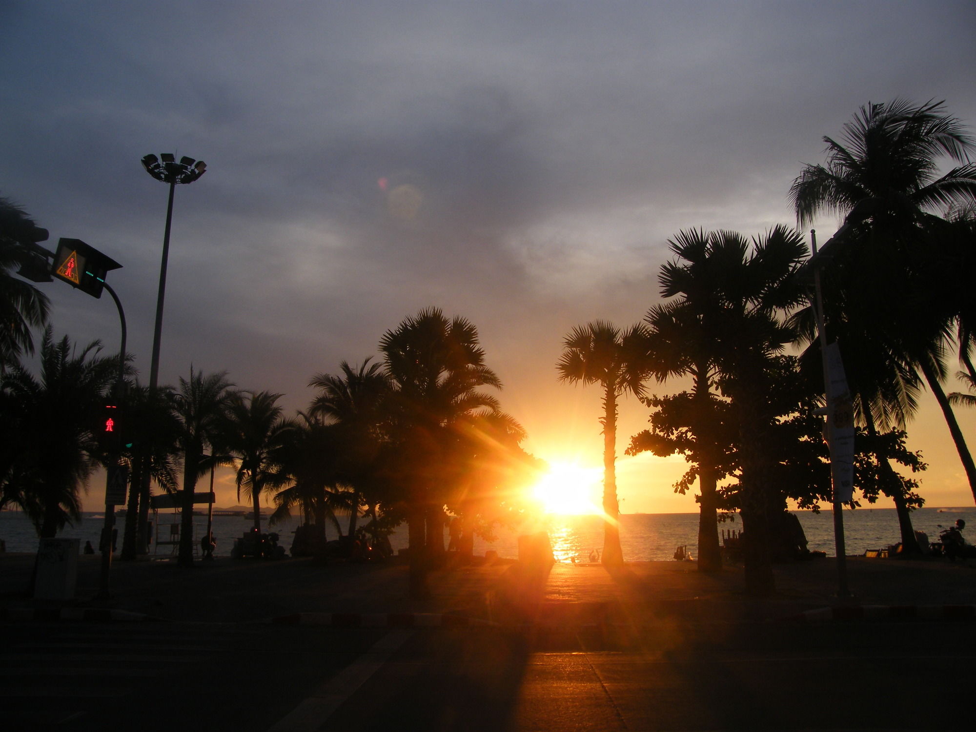 Фото The Beach Front Resort Pattaya