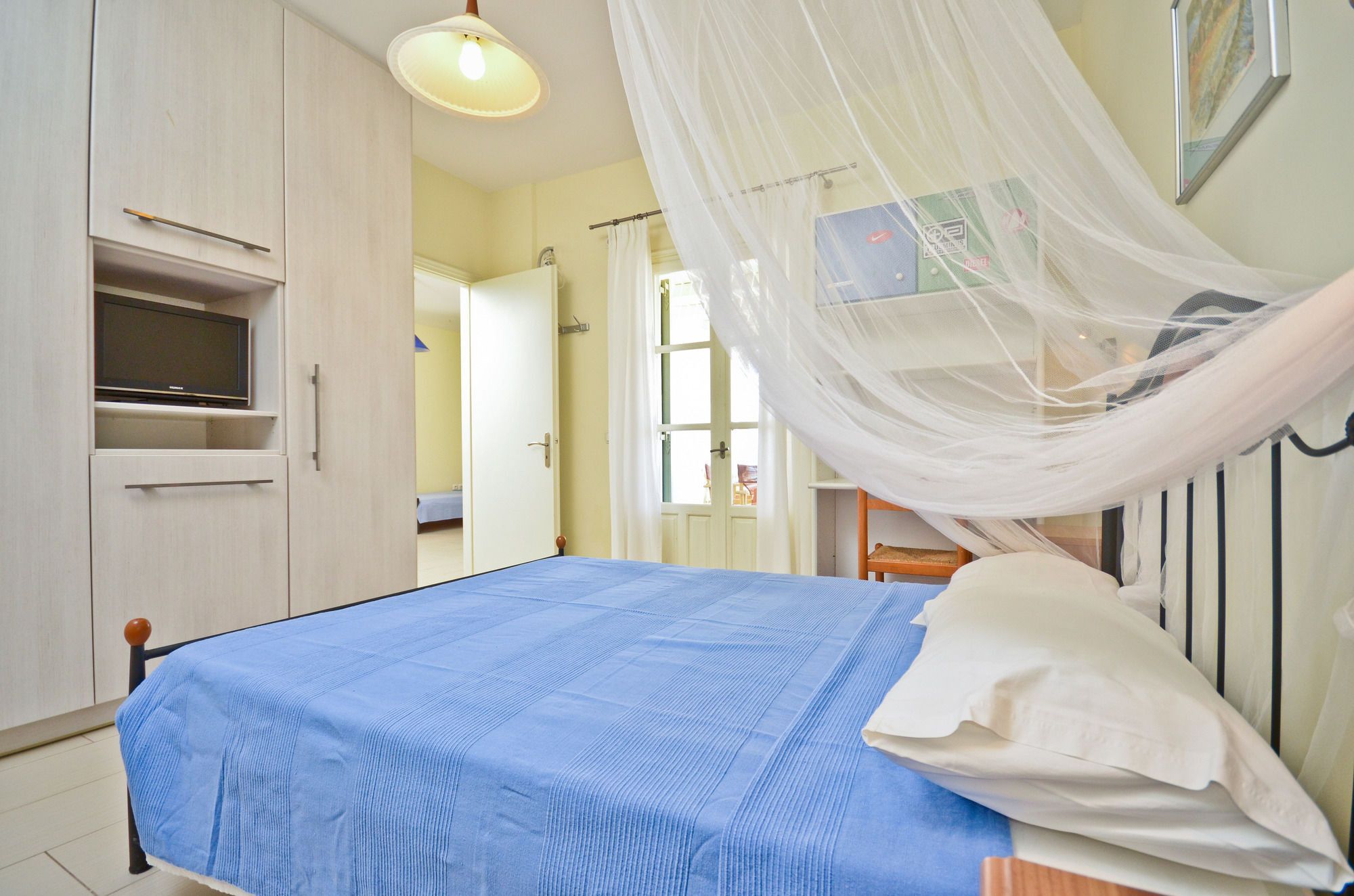 Фото Ydreos Studios & Apartments