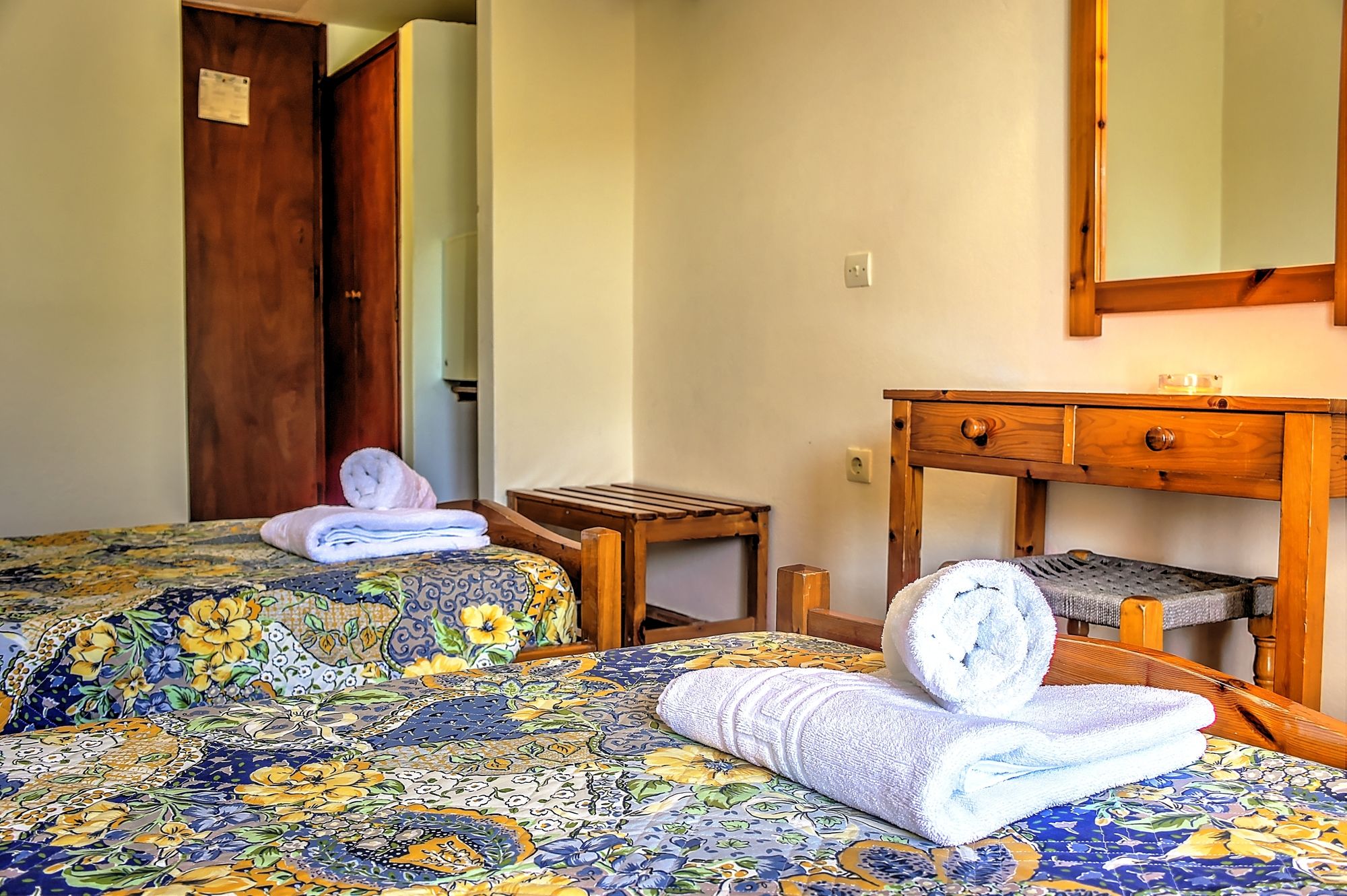 Фото Benitses Arches