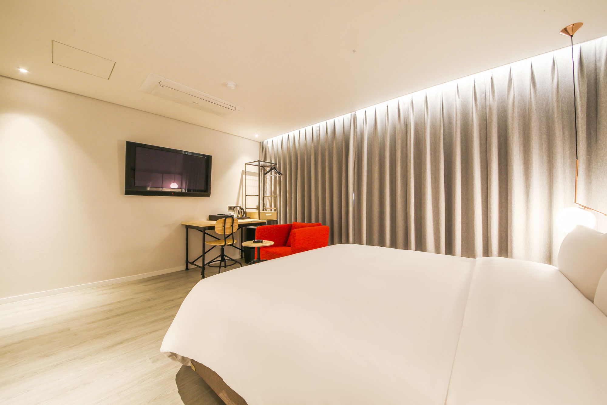 Фото Hotel Londoner Yongwon