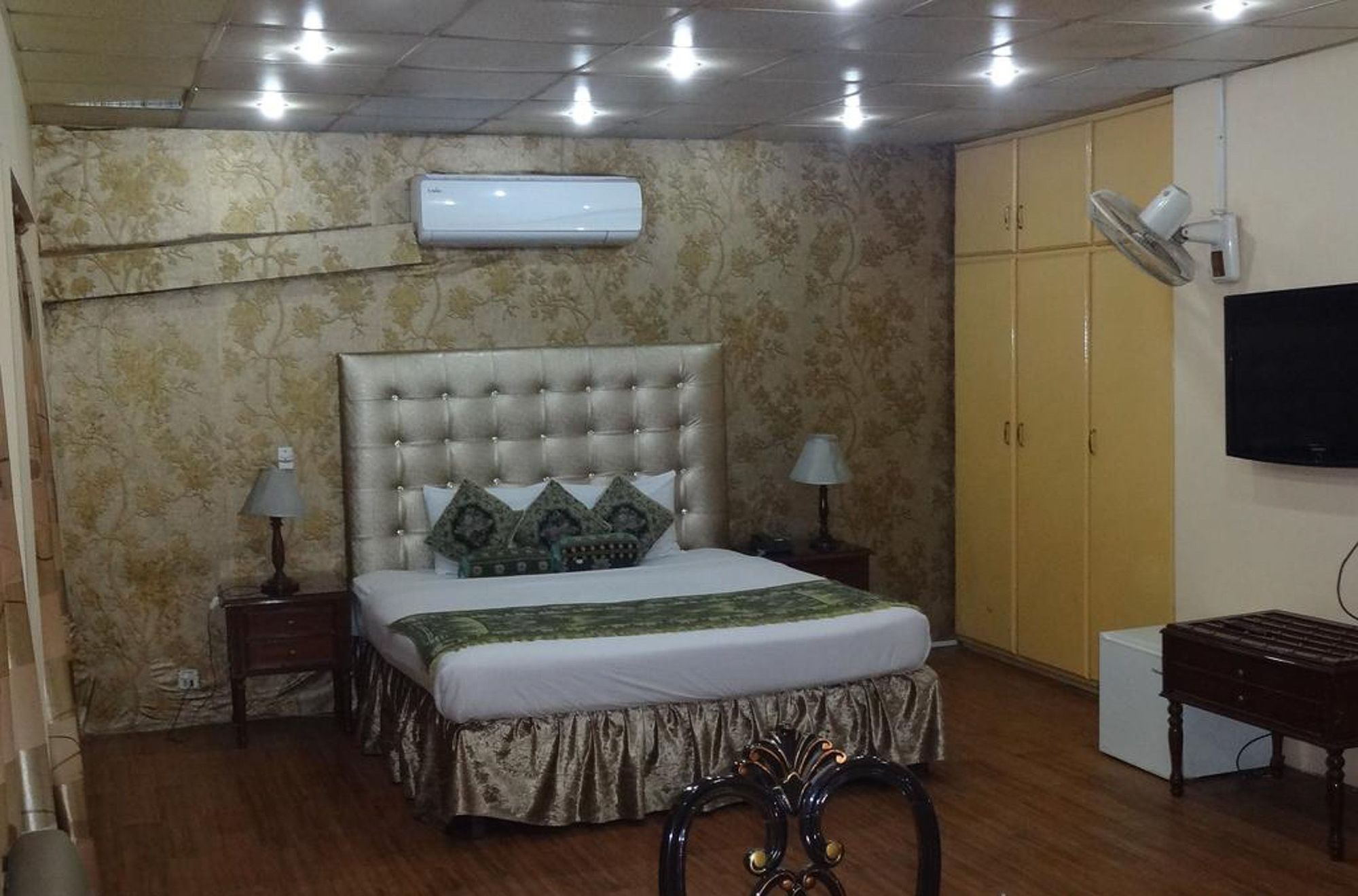 Фото Mall View Hotel