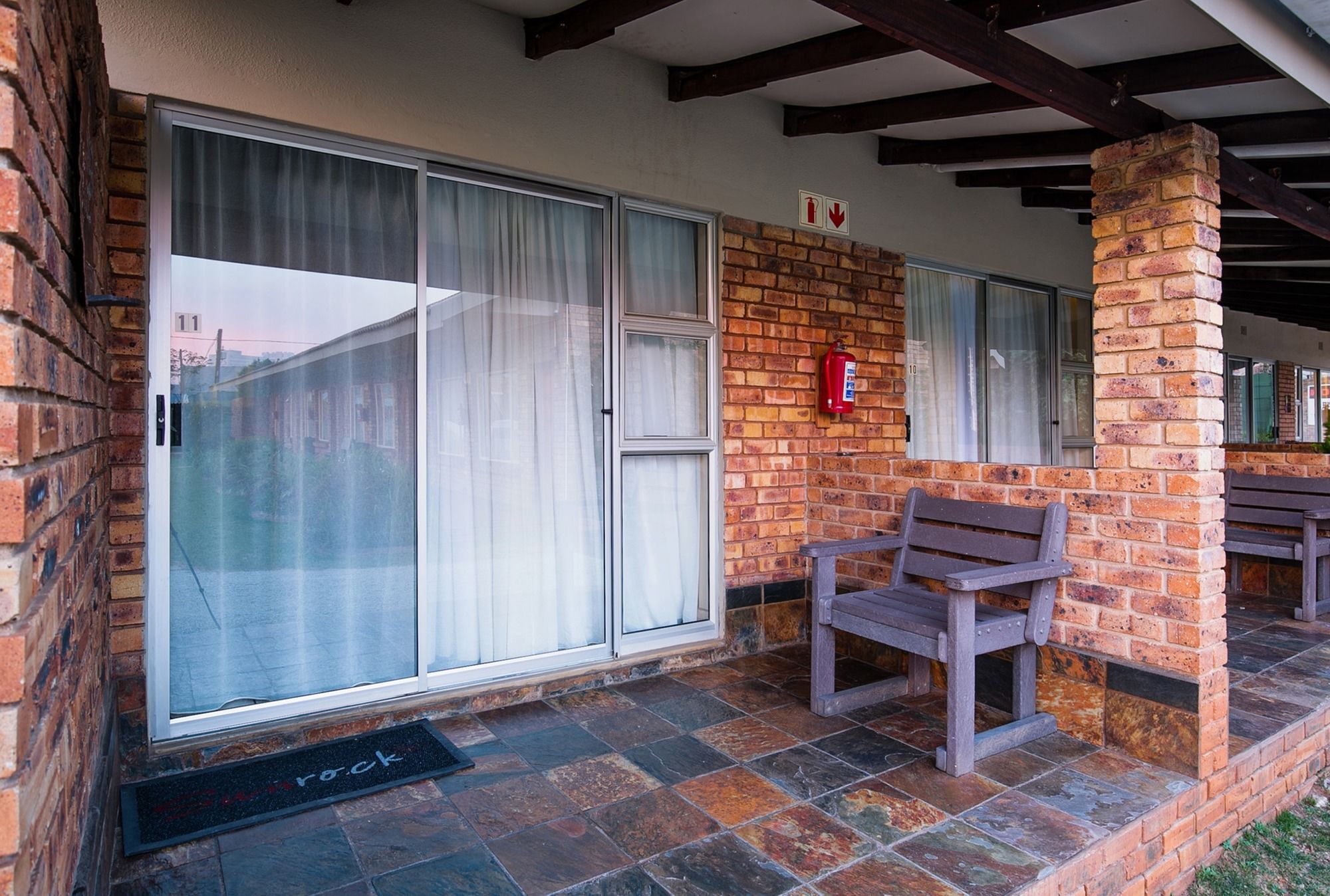 Фото Sunrock Guesthouse