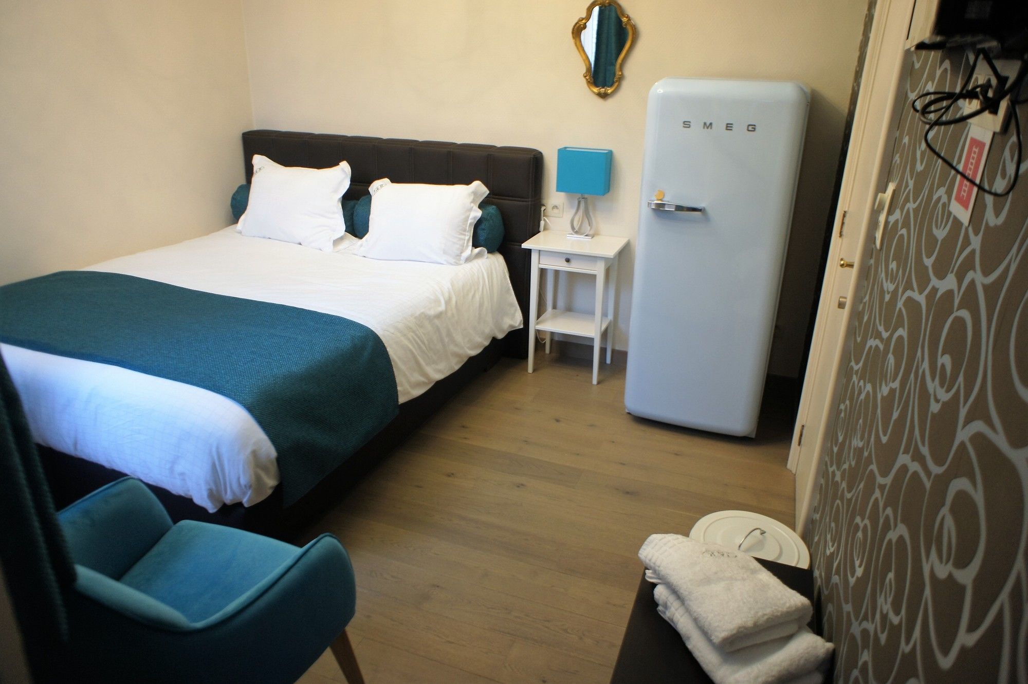 Фото J and R Brussels City Apartment