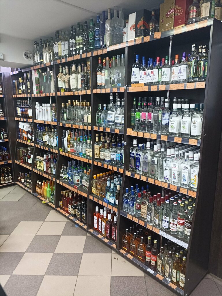 Alcoholic beverages Port Market, Kazan, photo