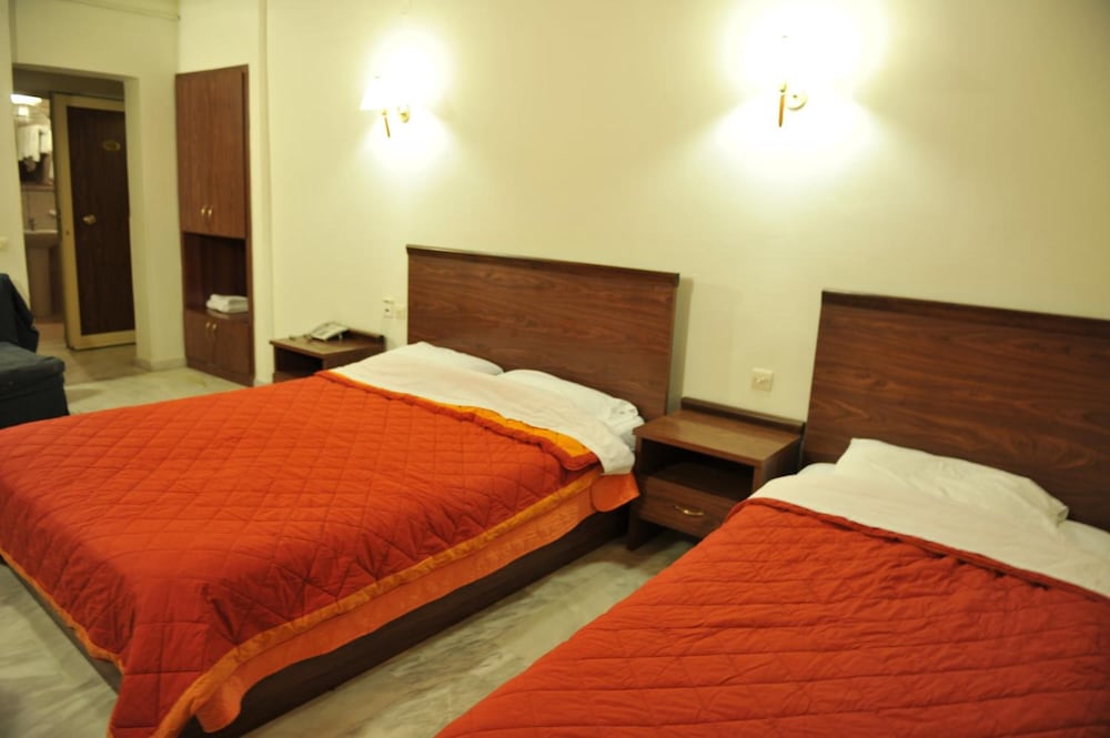 Фото Edelweiss Hotel