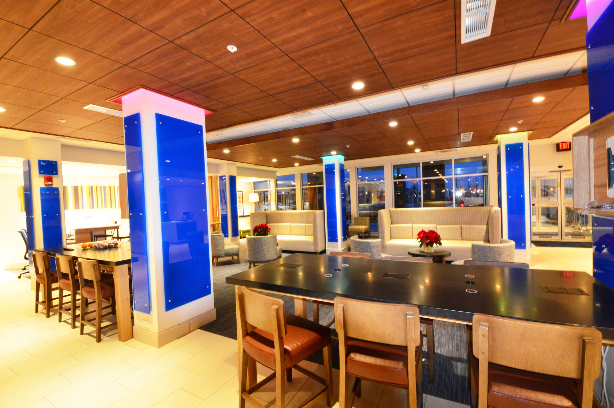 Фото Holiday Inn Express & Suites Toledo West, an Ihg Hotel