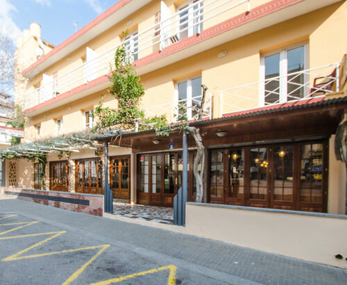 Хостел Hostal Lloret в Льорет-де-Маре