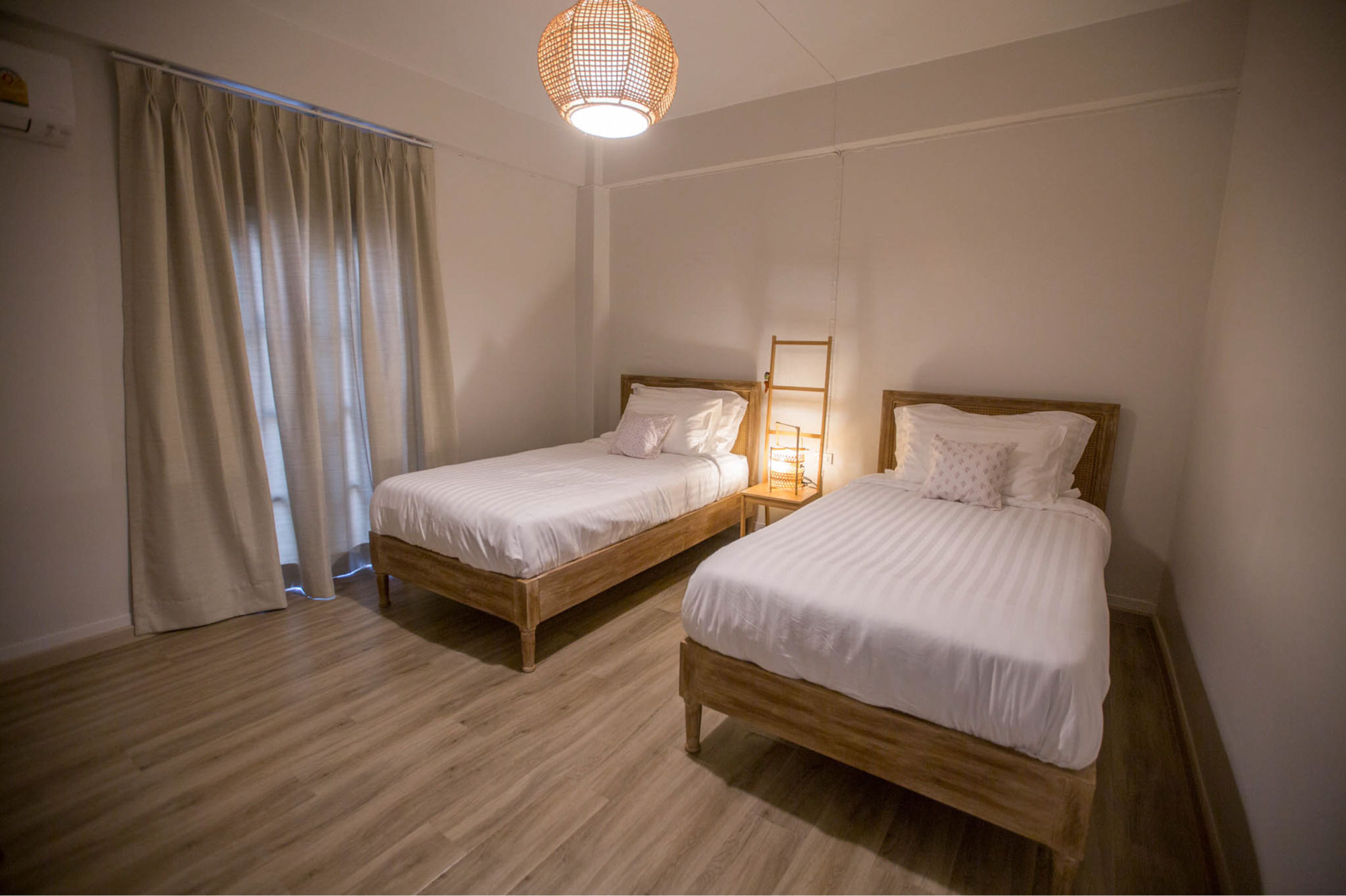 Фото Vera Nidhra - Self check-in after 7pm