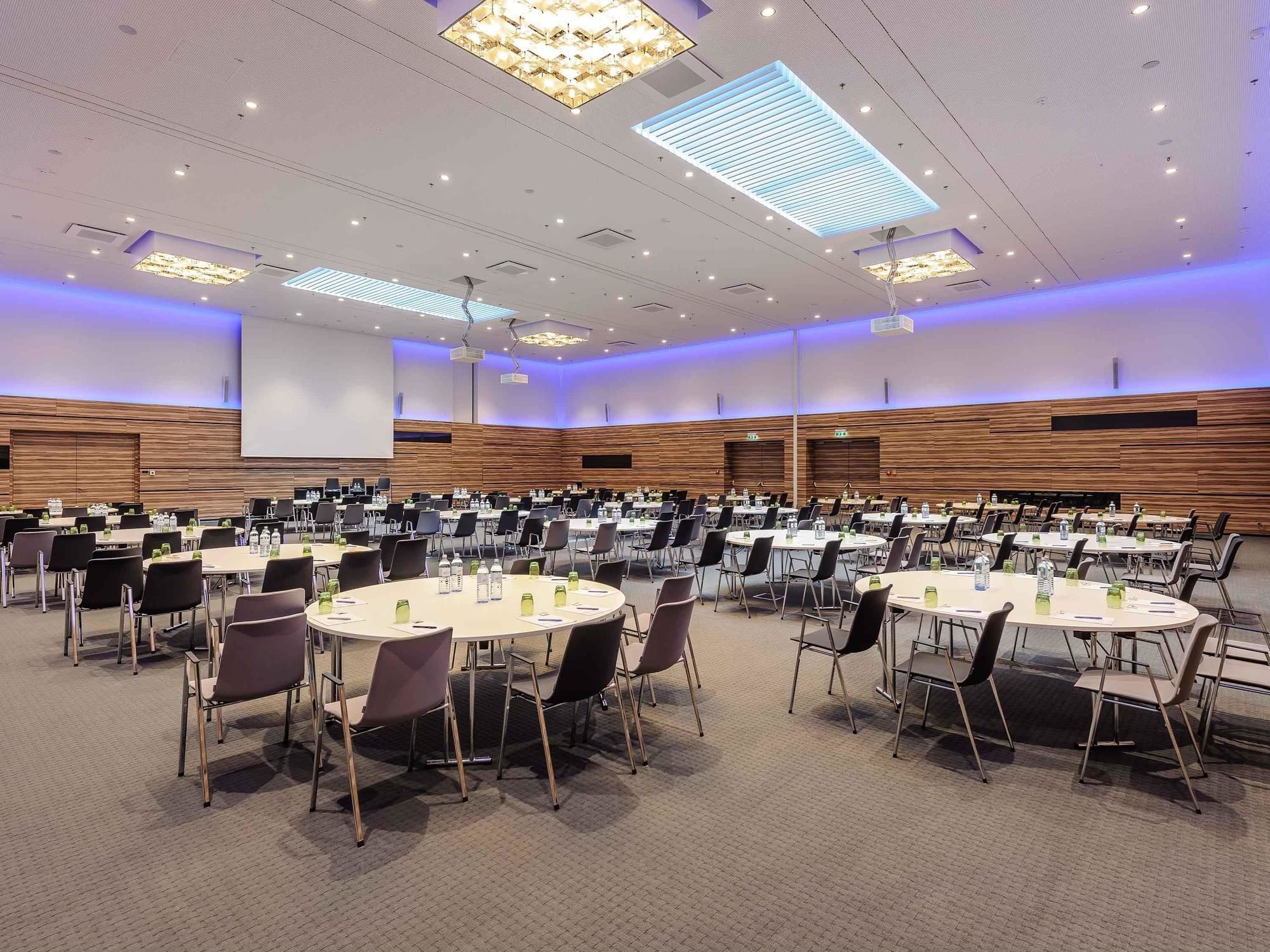 Фото Novotel Wien Hauptbahnhof