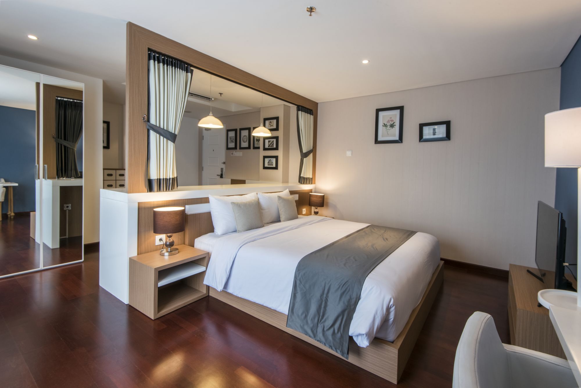 Фото Yan's House Hotel