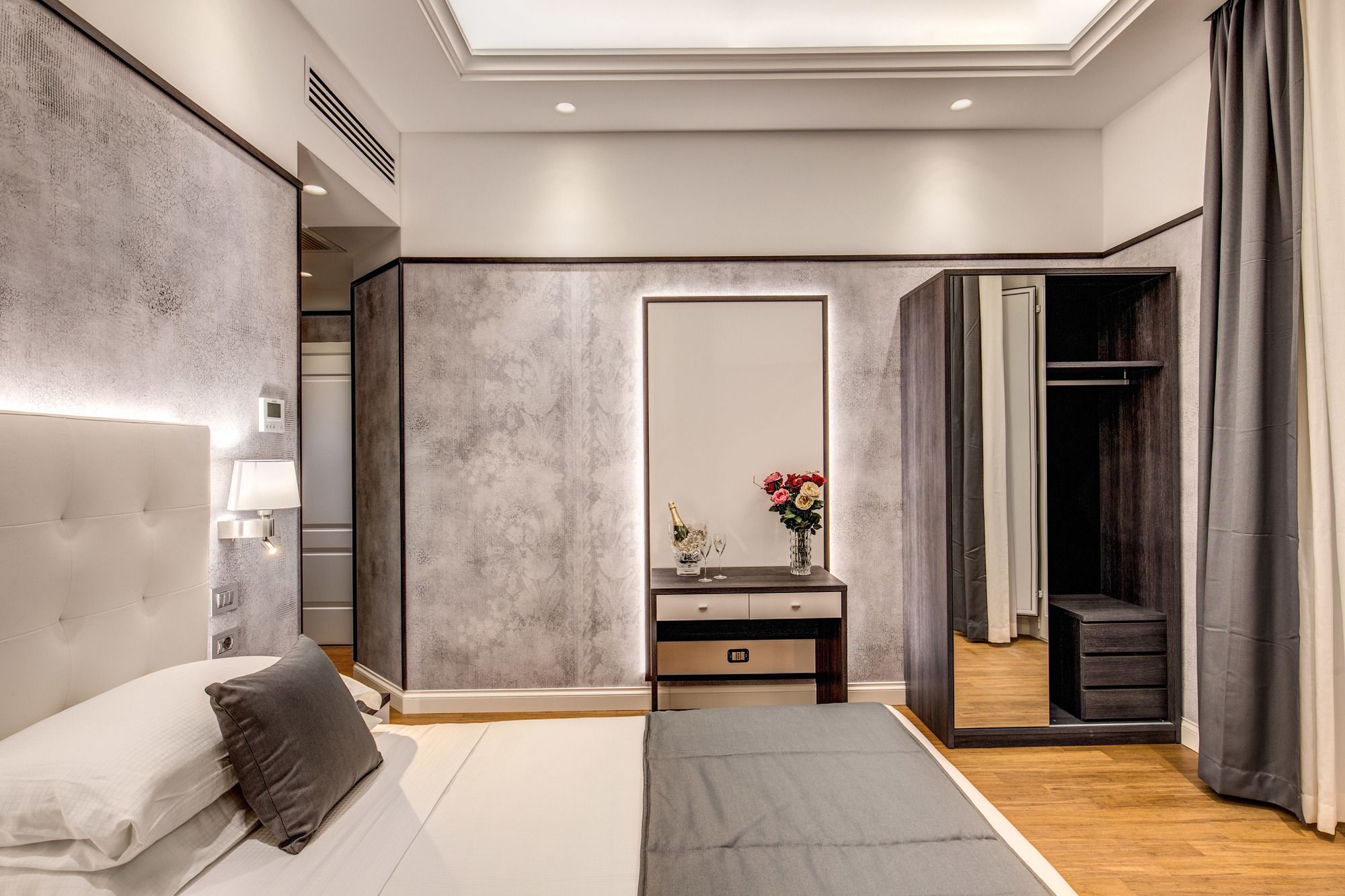 Фото The Liberty Boutique Hotel