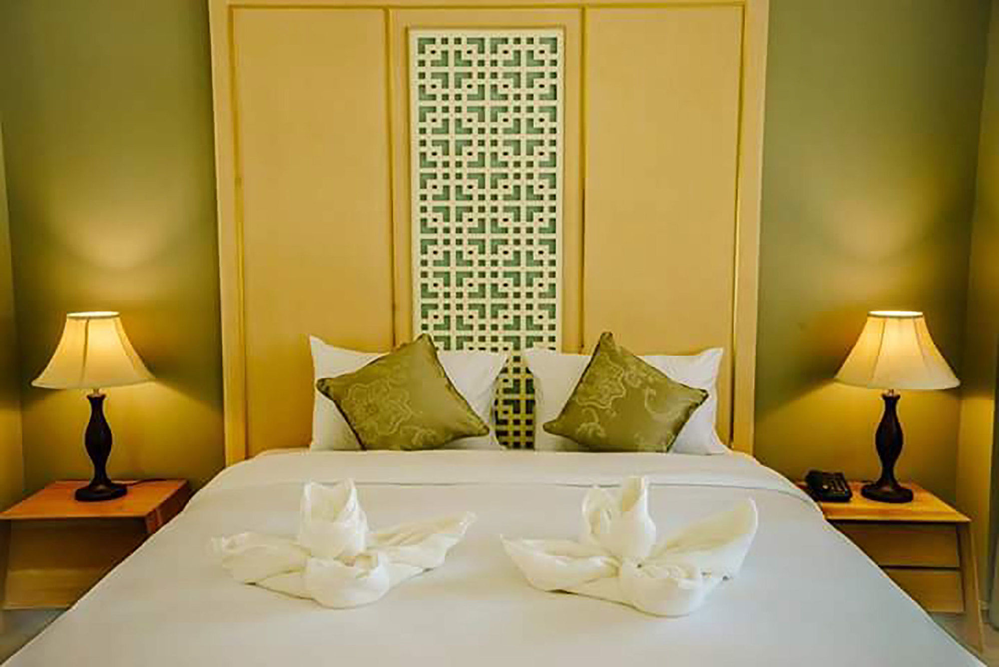 Фото Moon Dragon Hotel