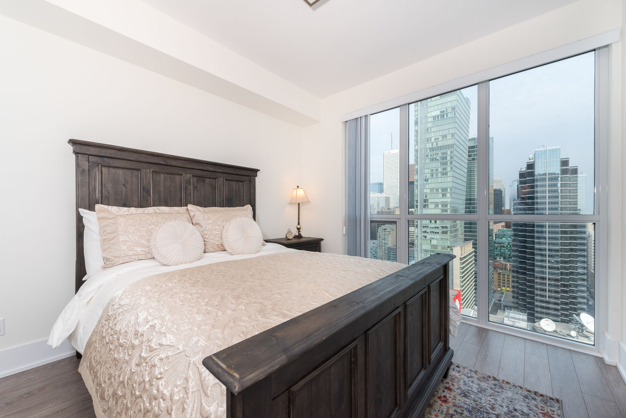 Фото Grand Royal Condos - Cn Tower