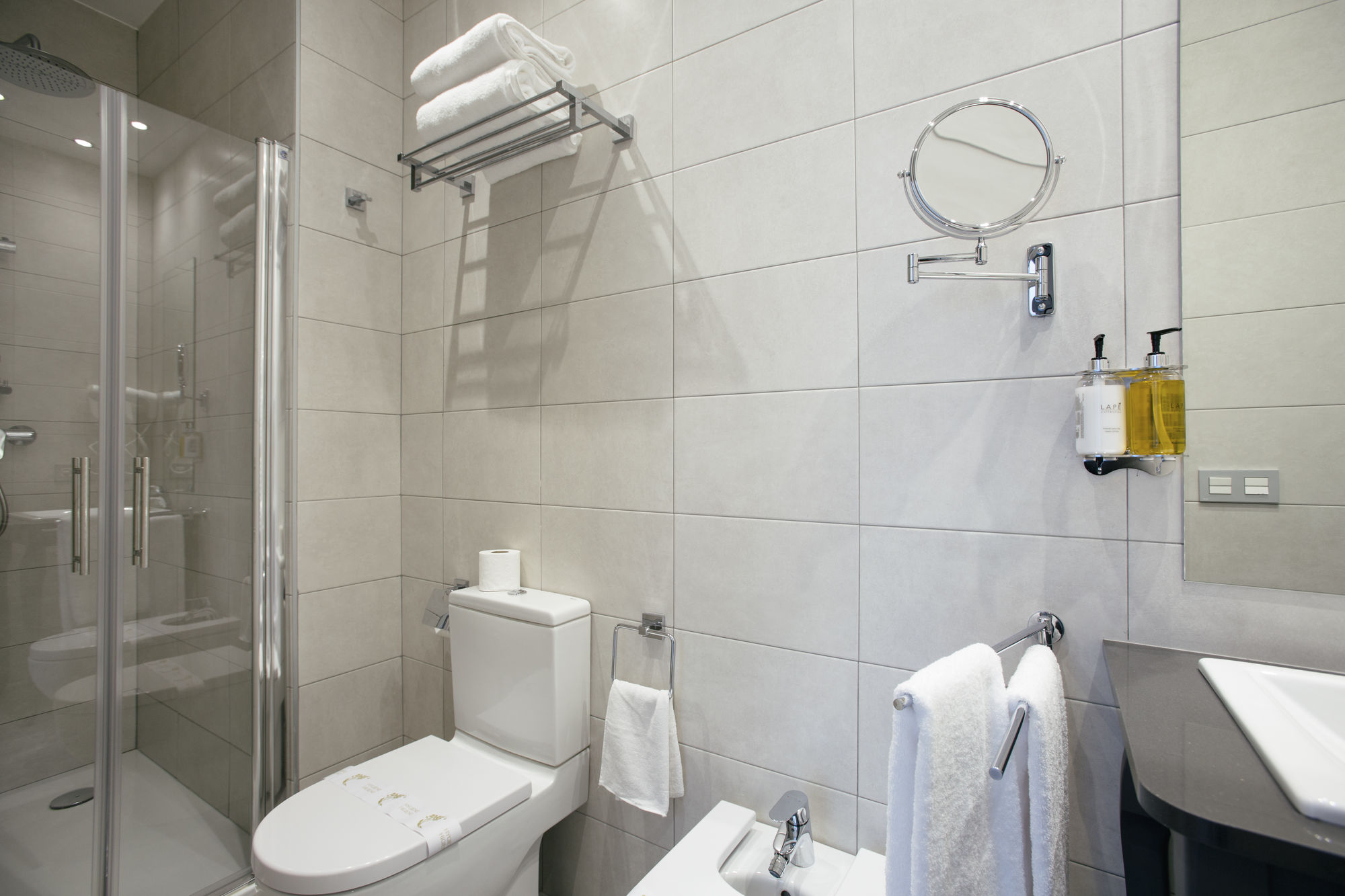 Фото Legazpi Doce Rooms & Suites