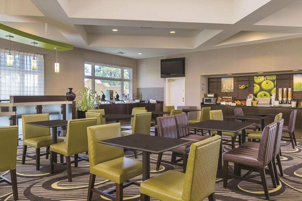 Фото La Quinta Inn & Suites by Wyndham Ontario Airport