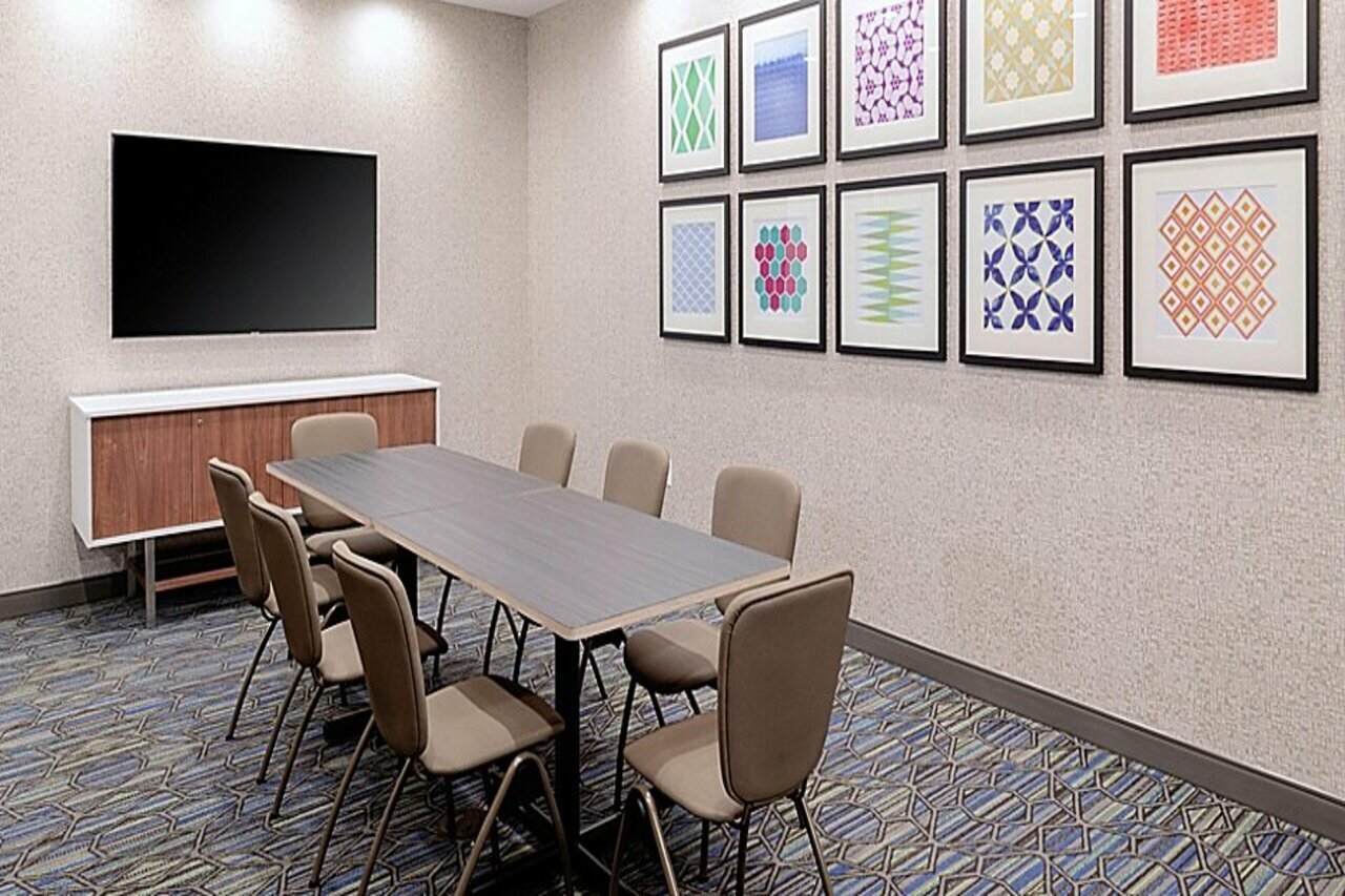 Фото Holiday Inn Express & Suites Phoenix East - Gilbert, an Ihg Hotel