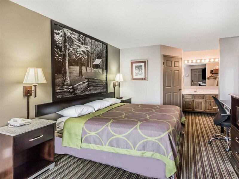 Фото Super 8 by Wyndham Clinton