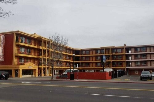 Гостиница Howard Johnson by Wyndham Reno Downtown в Рино