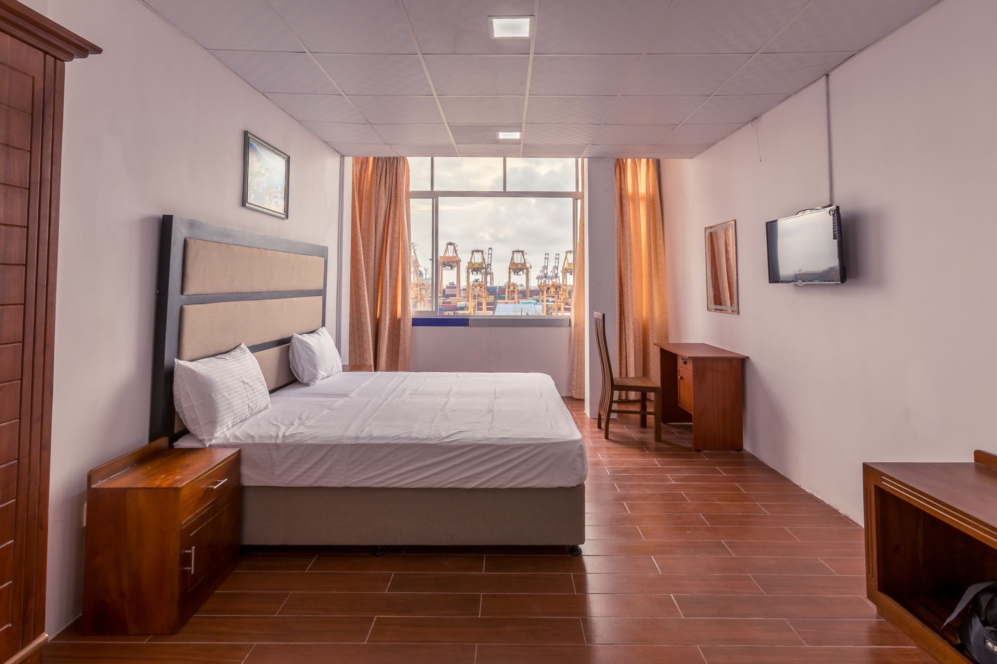 Фото Metro Port City Hotel