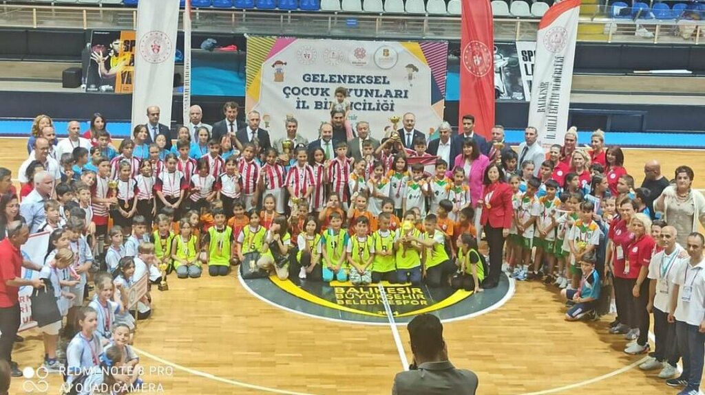 Primary school Ataturk Primary School, Bigadic, photo