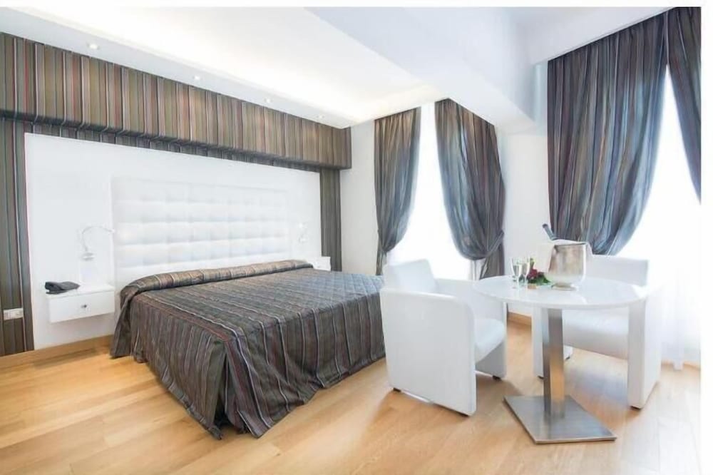 Фото Hotel Royal Caserta