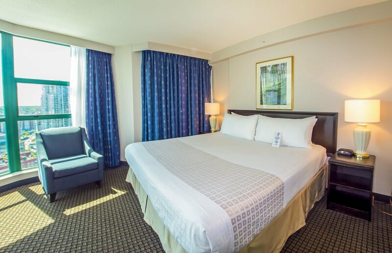 Гостиница Rosedale On Robson Suite Hotel в Ванкувере