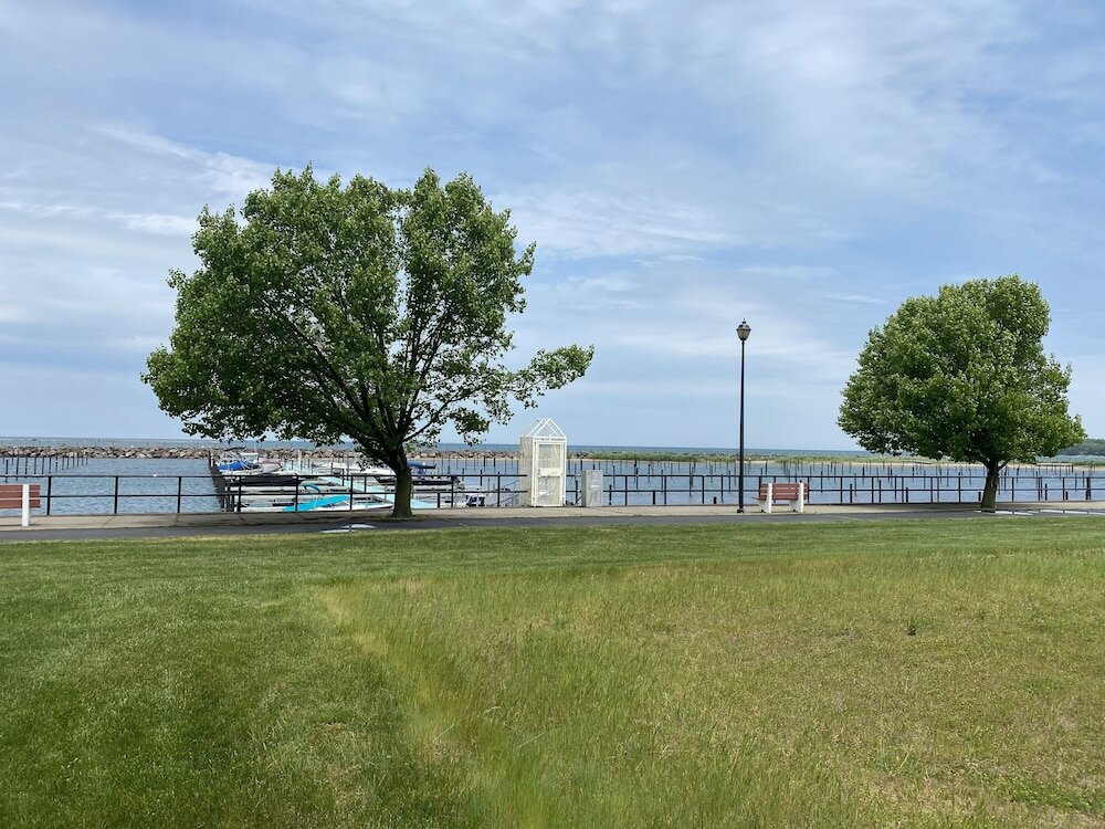 Фото Clarion Hotel Conference Center on Lake Erie