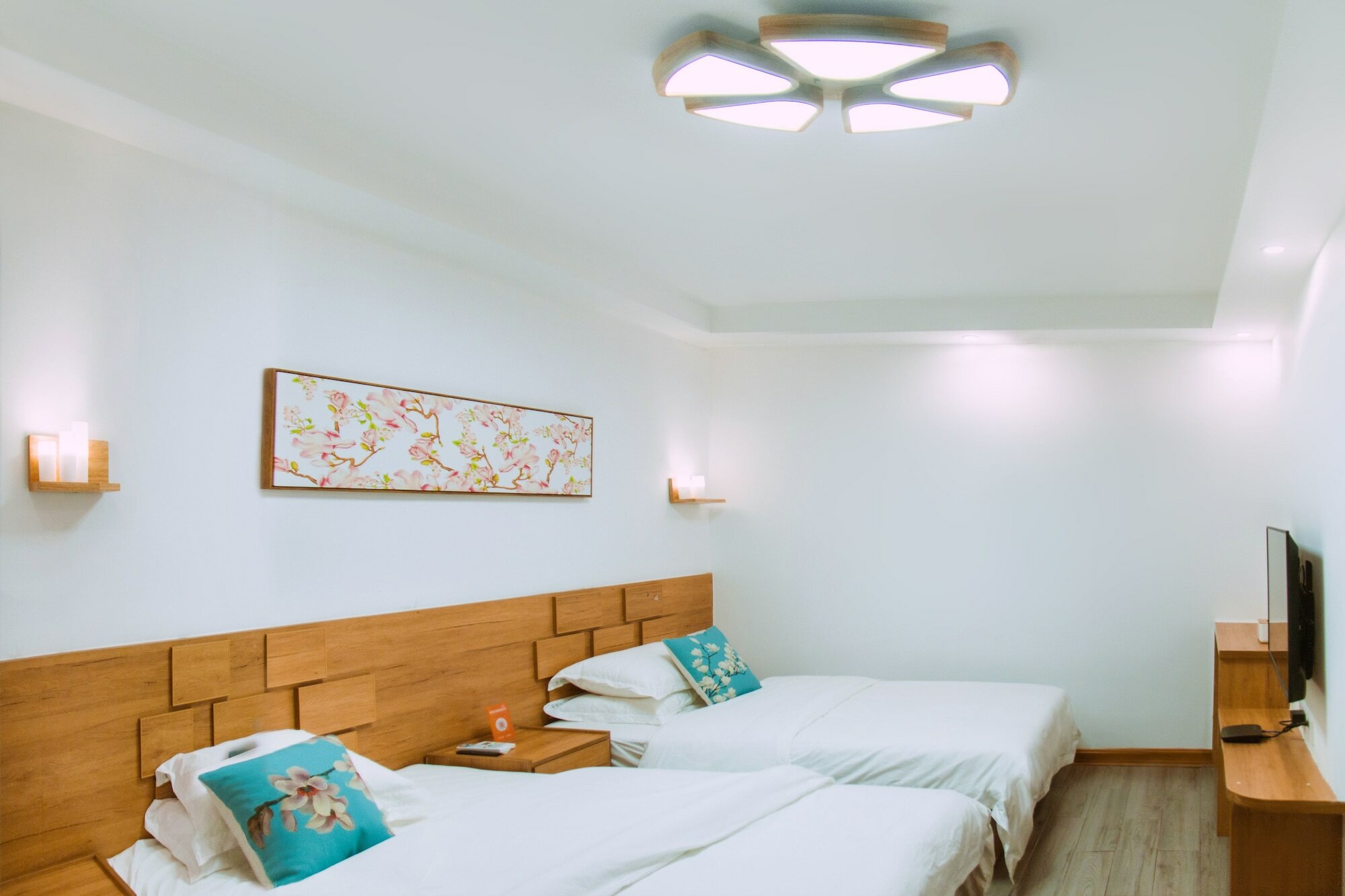 Фото Listening To The Rain Hall Inn