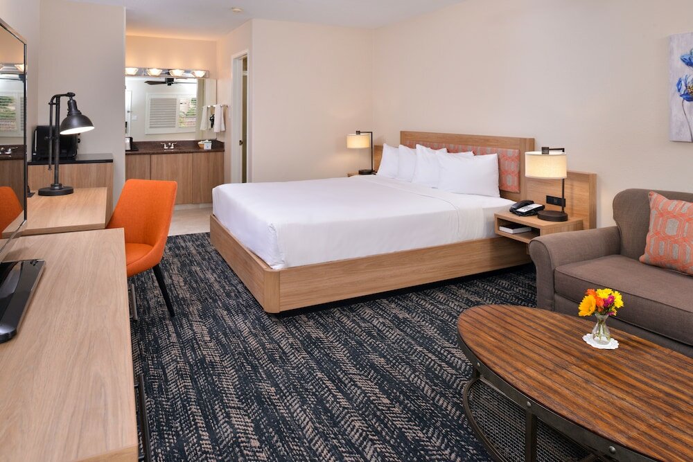 Фото La Fuente Inn & Suites