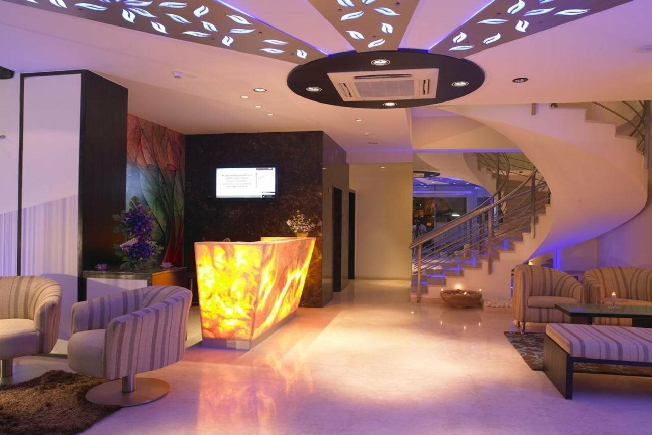 Фото BluPetal - A Business Hotel