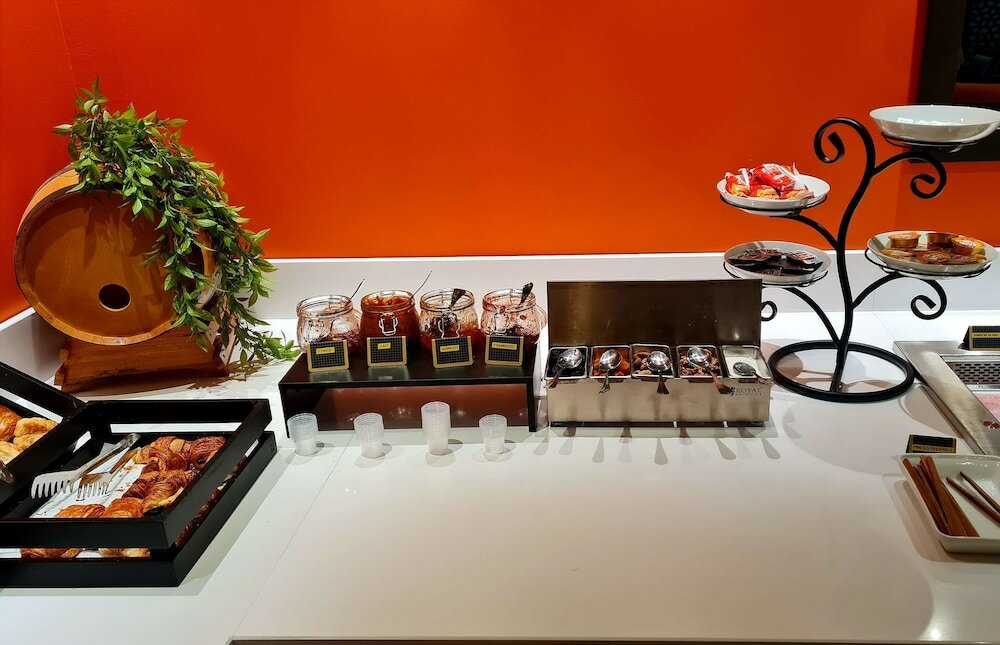 Фото Hotel Kyriad Marseille Palais Des Congres - Vélodrome