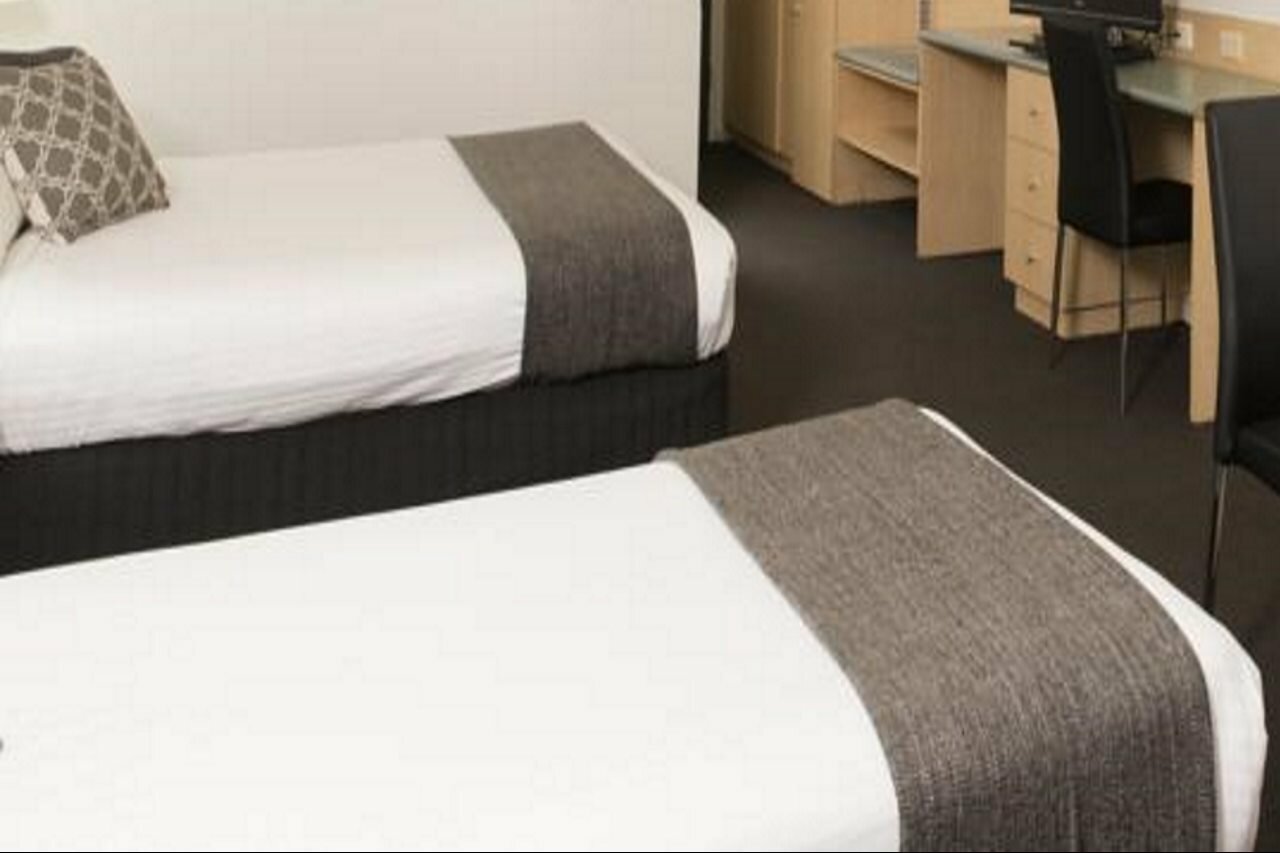 Фото Adelaide Riviera Hotel